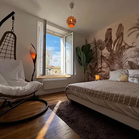 Grand F2 Proche Du Centre Ville. *