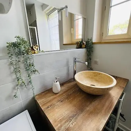 Grand F2 Proche Du Centre Ville. * Châlons-en-Champagne